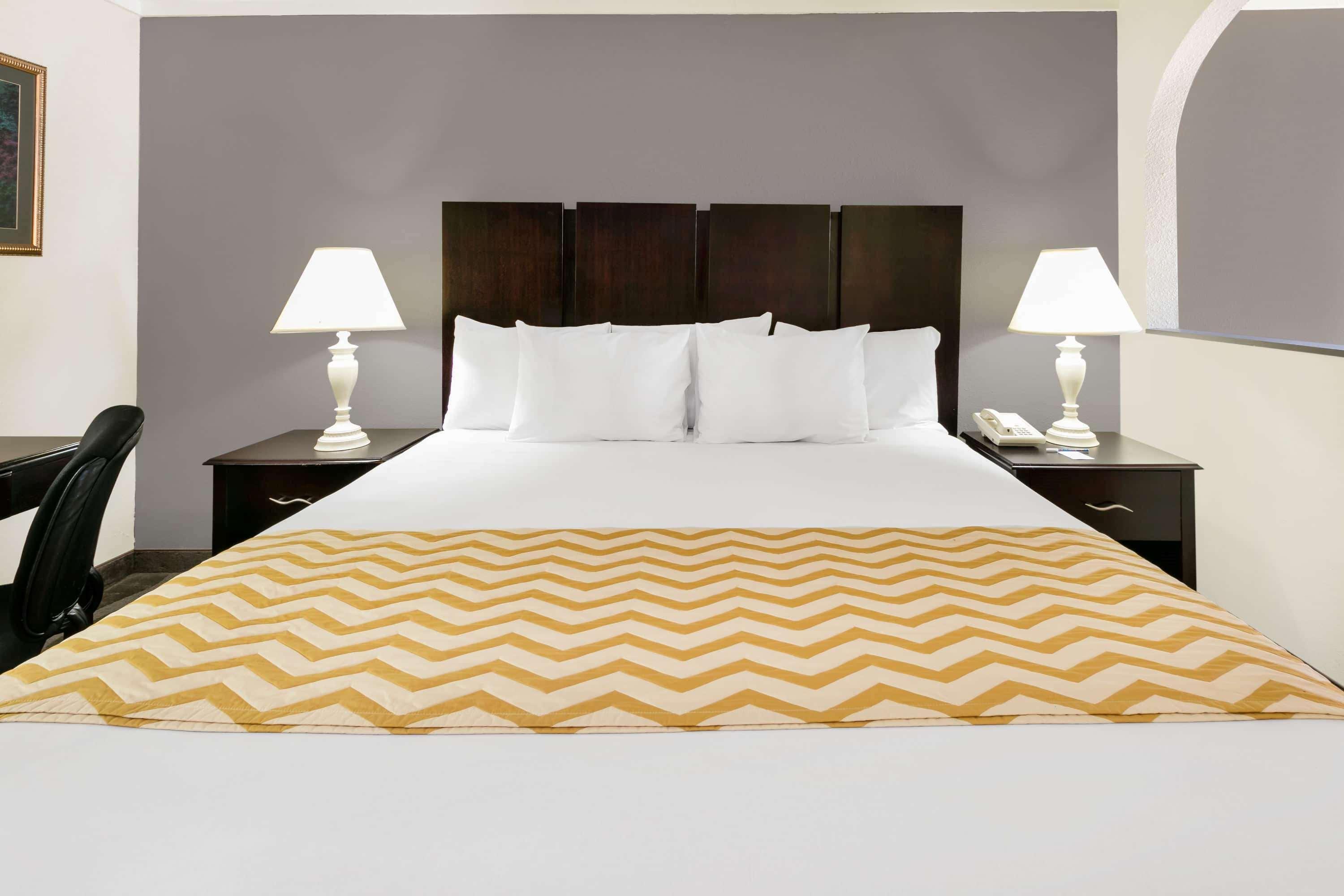 Travelodge Inn & Suites By Wyndham Norman Exterior foto